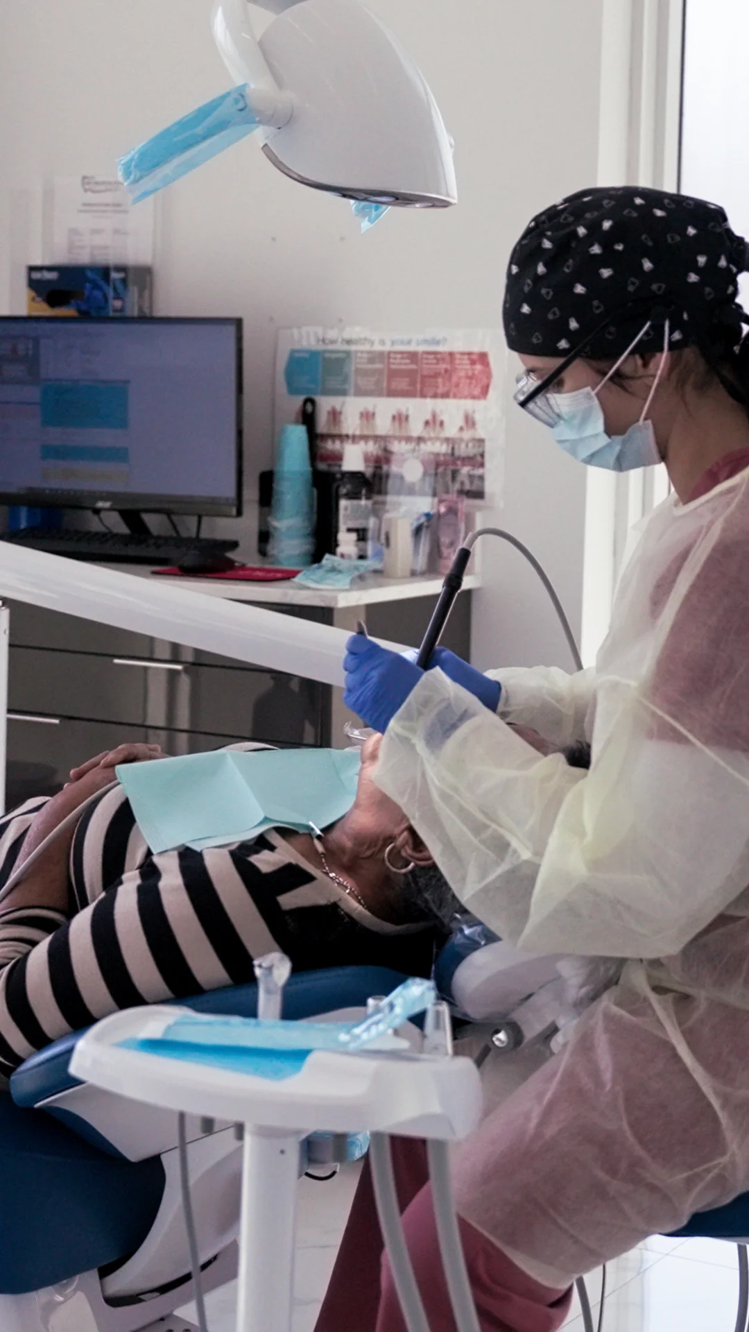 Dental hygienist at work at Metropolitan Smile Design, Tamarac FL